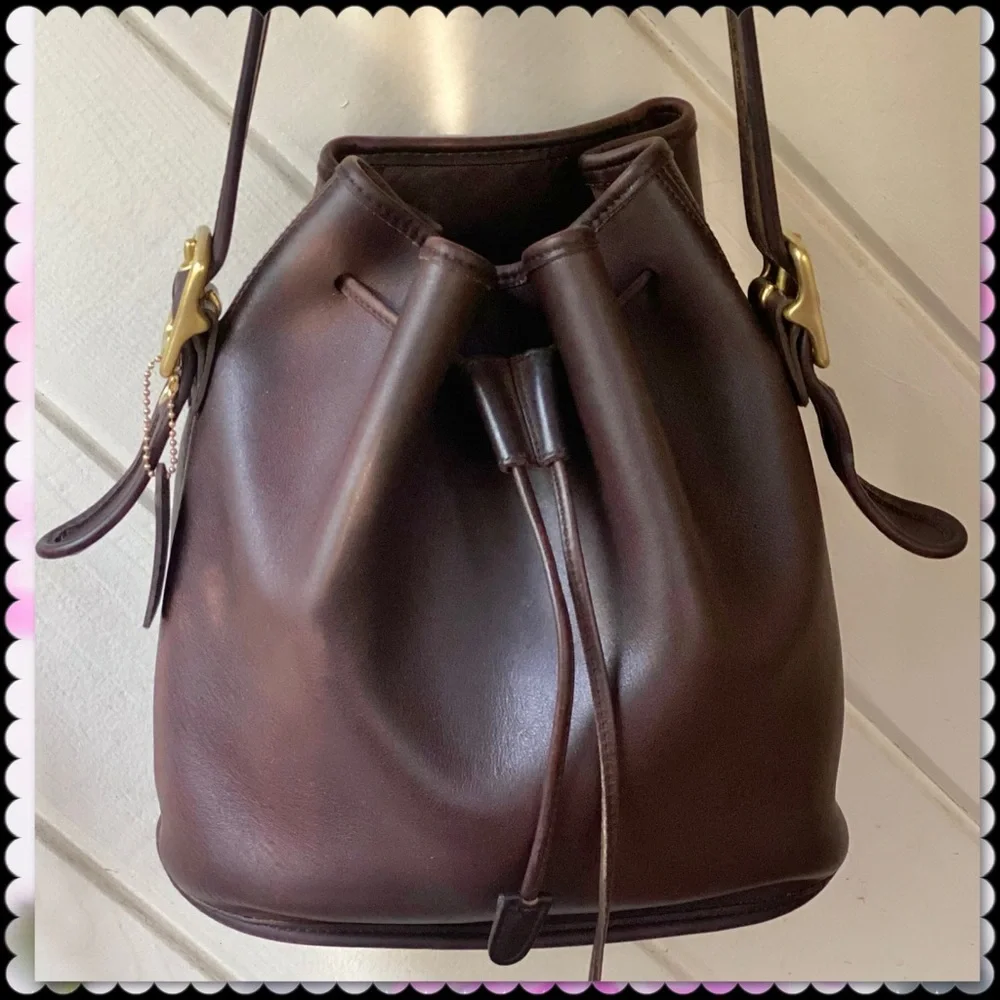 Elegant Brown Leather Bucket Bag - Picture 3 of 16
